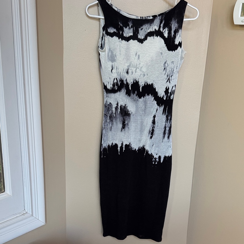 Isabel de Pedro Black and White Dress size 4 like new